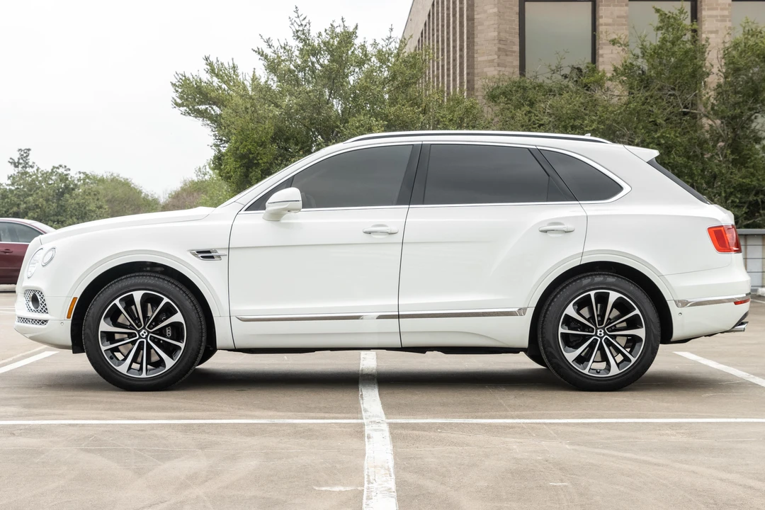 2017 Bentley Bentayga - Image 7 of 31