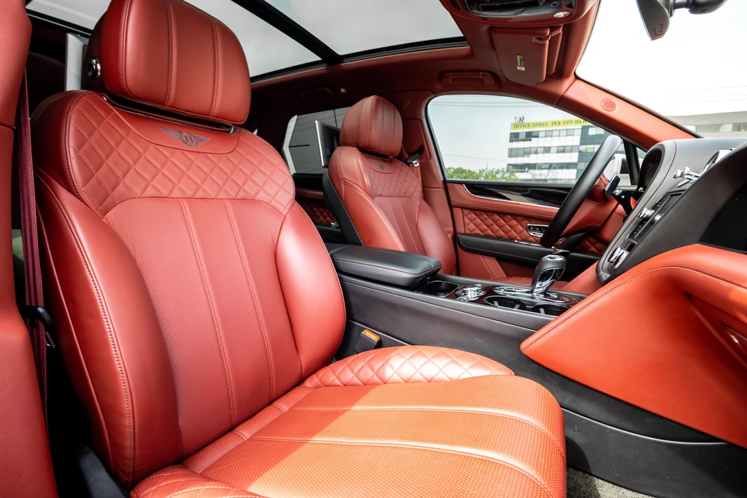 2017 Bentley Bentayga - Image 28 of 31