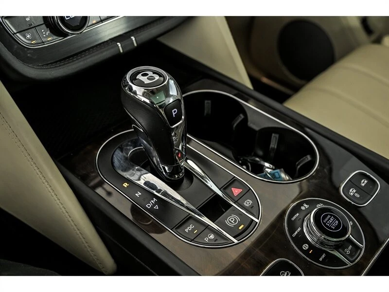 2017 Bentley Bentayga - Image 29 of 31