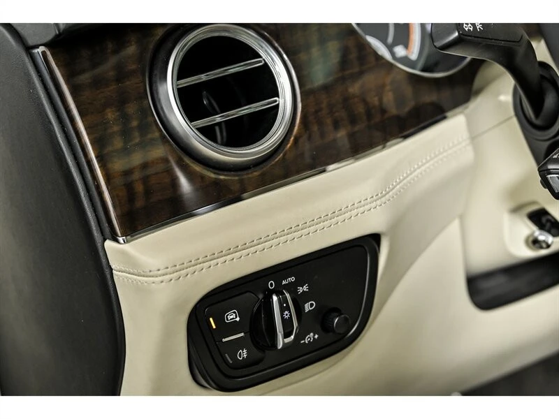 2017 Bentley Bentayga - Image 22 of 31