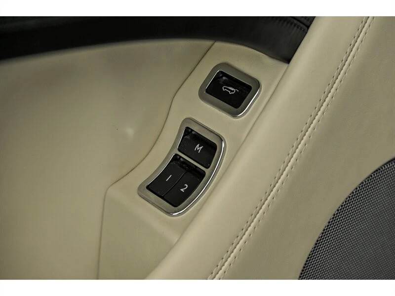 2017 Bentley Bentayga - Image 14 of 31
