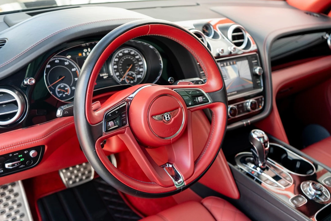 2017 Bentley Bentayga - Image 12 of 31