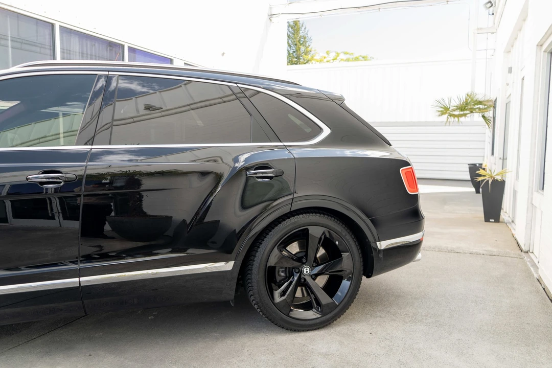 2017 Bentley Bentayga - Image 4 of 31