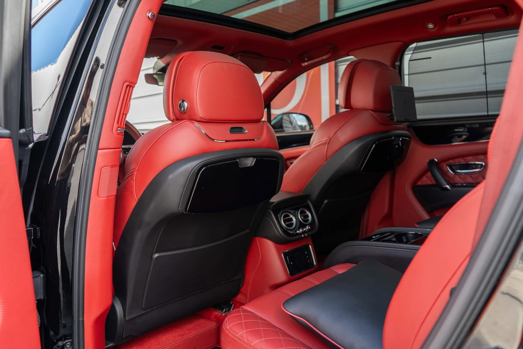 2017 Bentley Bentayga - Image 24 of 31