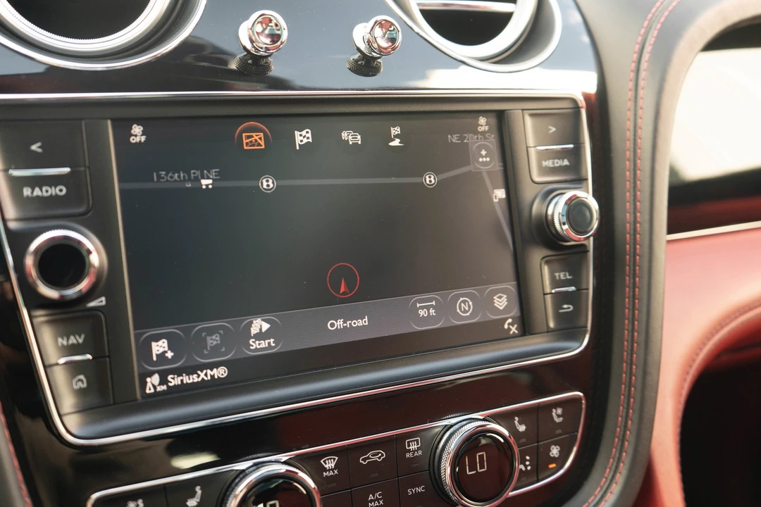 2017 Bentley Bentayga - Image 21 of 31