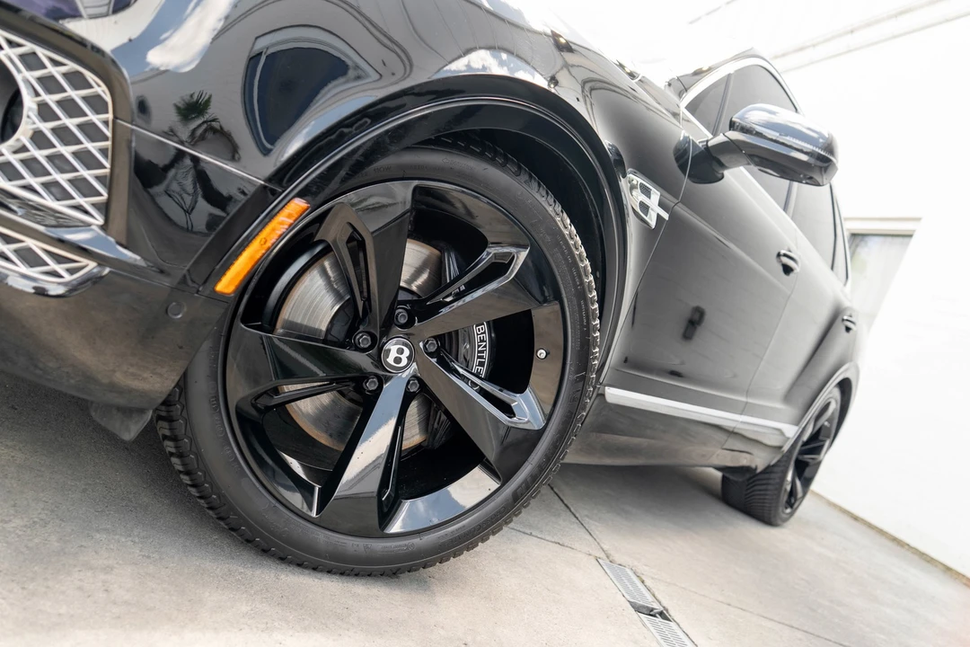 2017 Bentley Bentayga - Image 3 of 31