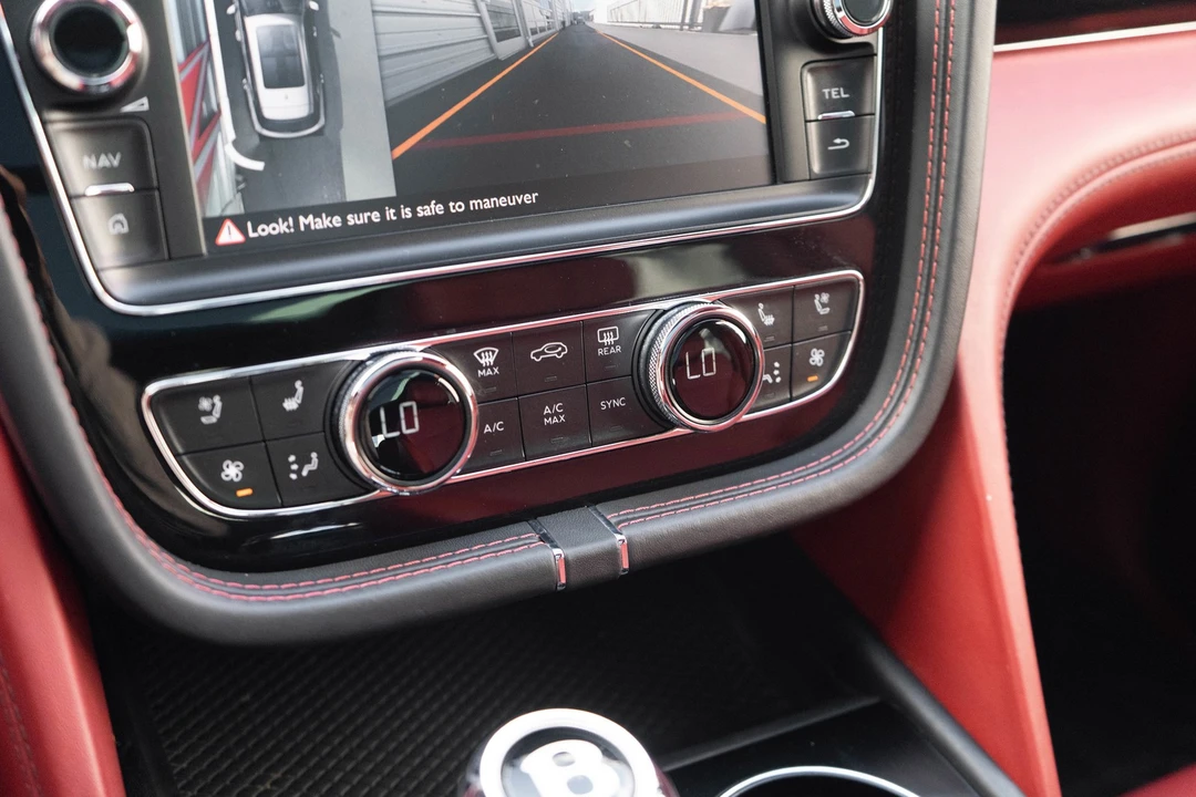2017 Bentley Bentayga - Image 17 of 31