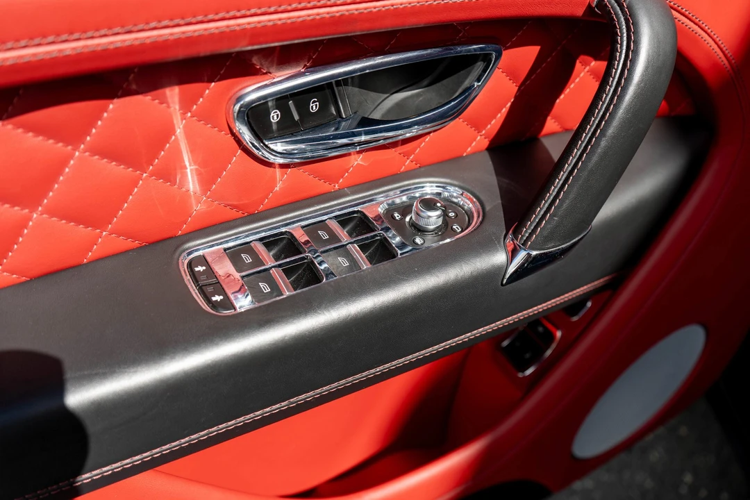 2017 Bentley Bentayga - Image 9 of 31