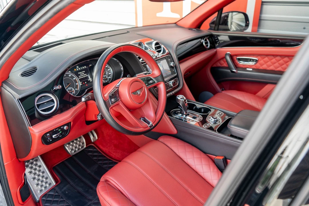 2017 Bentley Bentayga - Image 7 of 31