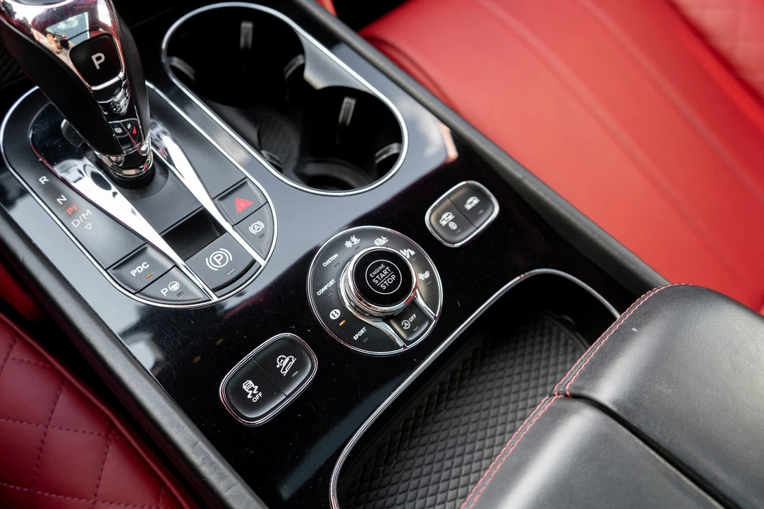 2017 Bentley Bentayga - Image 18 of 31