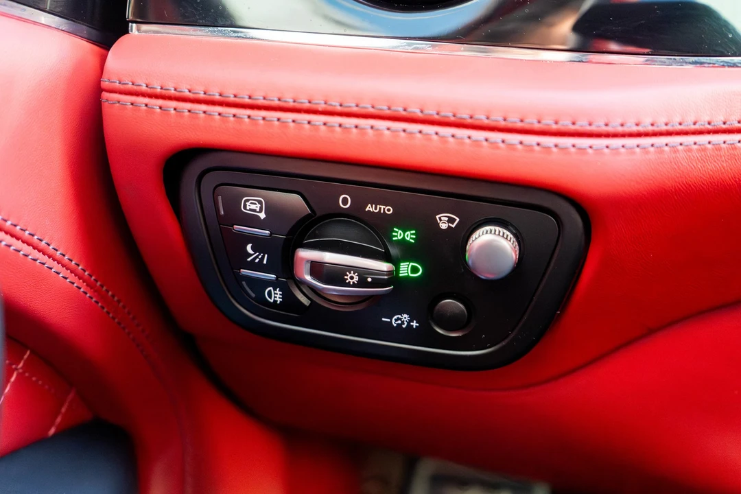 2017 Bentley Bentayga - Image 14 of 31