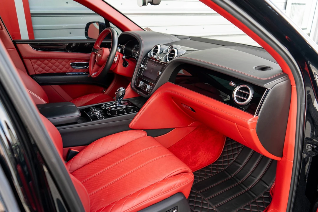 2017 Bentley Bentayga - Image 27 of 31
