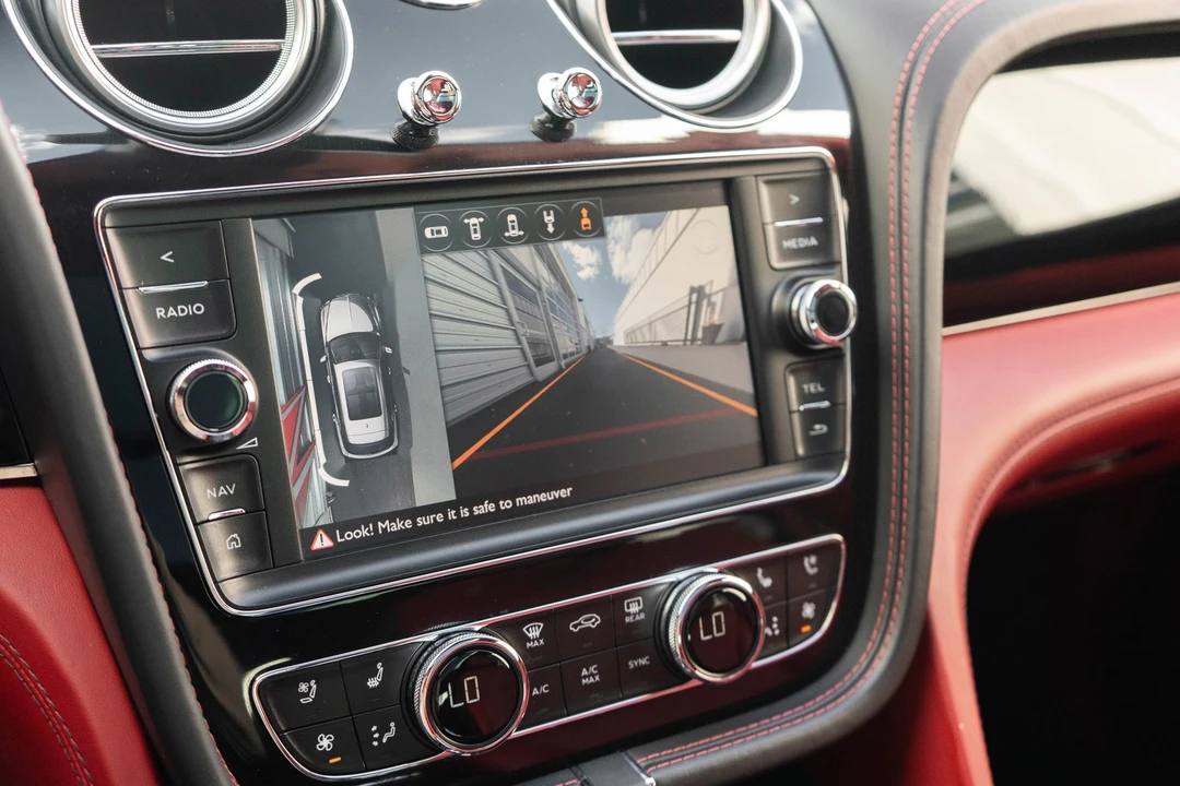 2017 Bentley Bentayga - Image 16 of 31