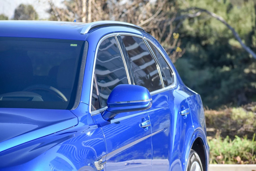 2017 Bentley Bentayga - Image 29 of 31