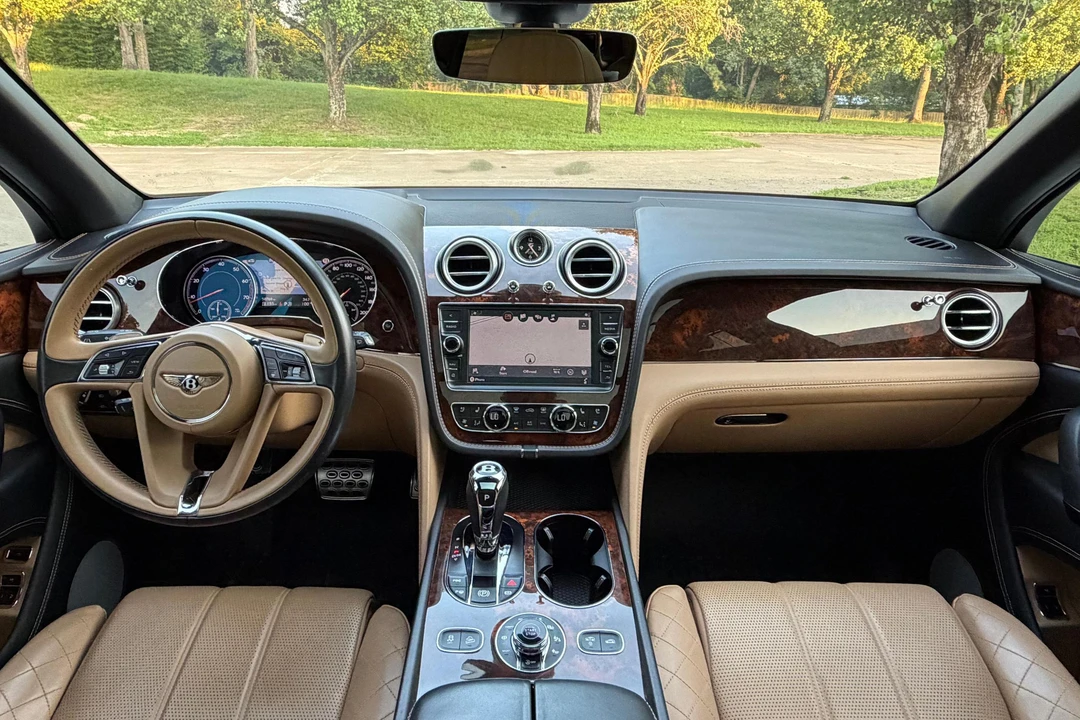 2017 Bentley Bentayga - Image 21 of 31