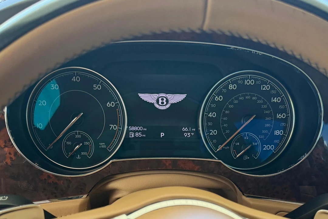 2017 Bentley Bentayga - Image 24 of 31