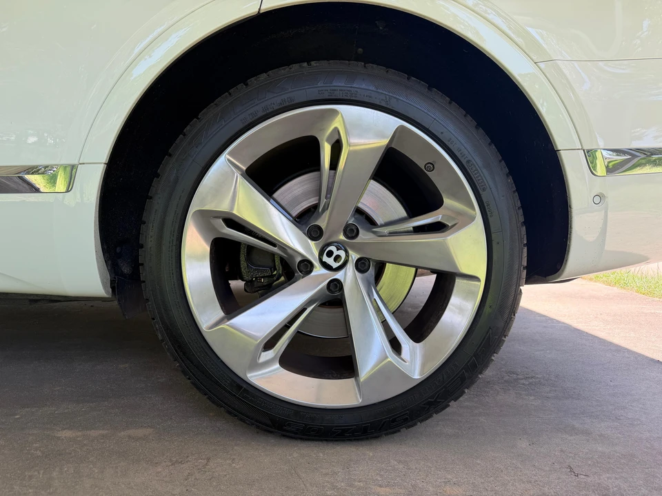 2017 Bentley Bentayga - Image 17 of 31
