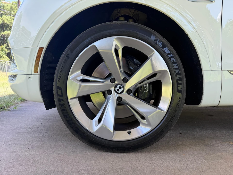 2017 Bentley Bentayga - Image 15 of 31