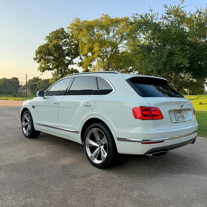 2017 Bentley Bentayga - Image 9 of 31