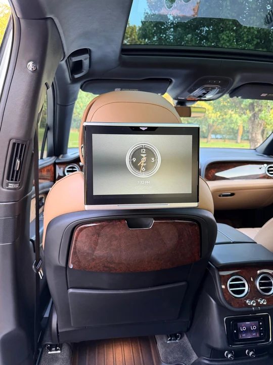 2017 Bentley Bentayga - Image 29 of 31