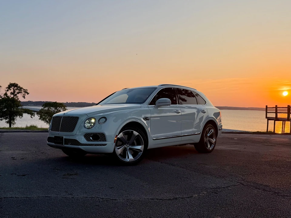 2017 Bentley Bentayga - Image 7 of 31
