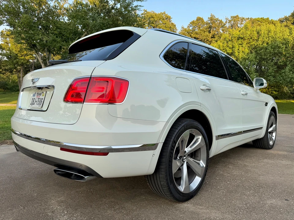 2017 Bentley Bentayga - Image 12 of 31