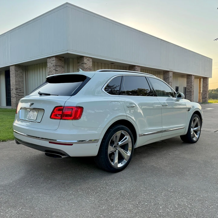 2017 Bentley Bentayga - Image 13 of 31