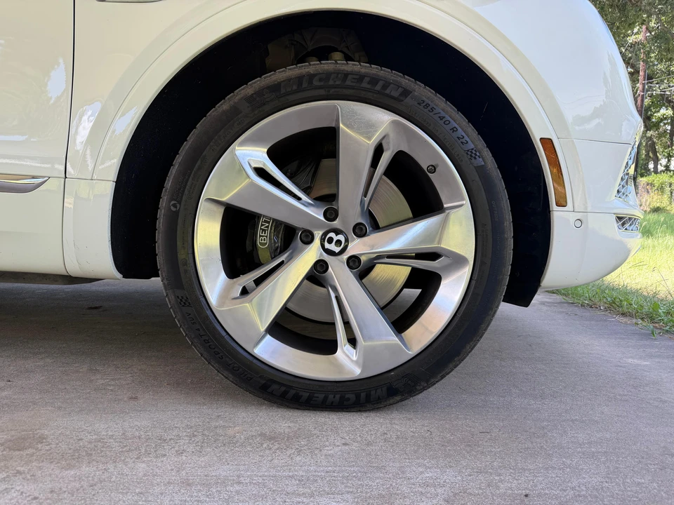2017 Bentley Bentayga - Image 19 of 31