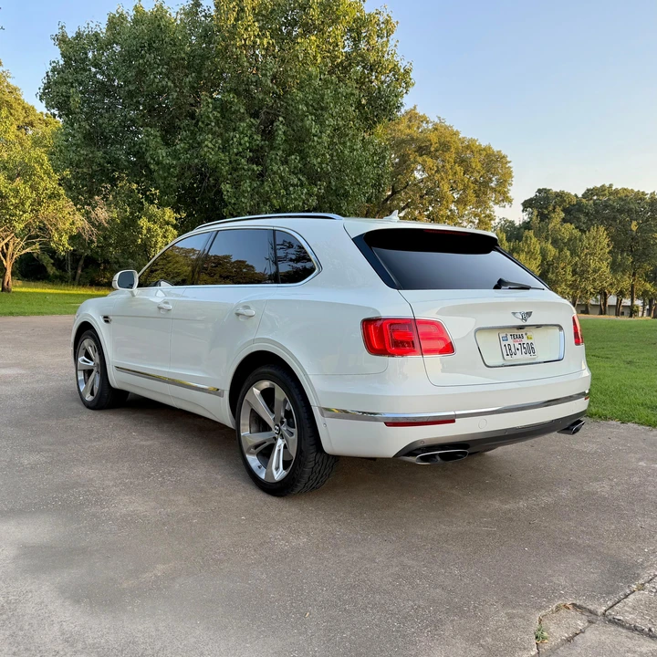 2017 Bentley Bentayga - Image 10 of 31