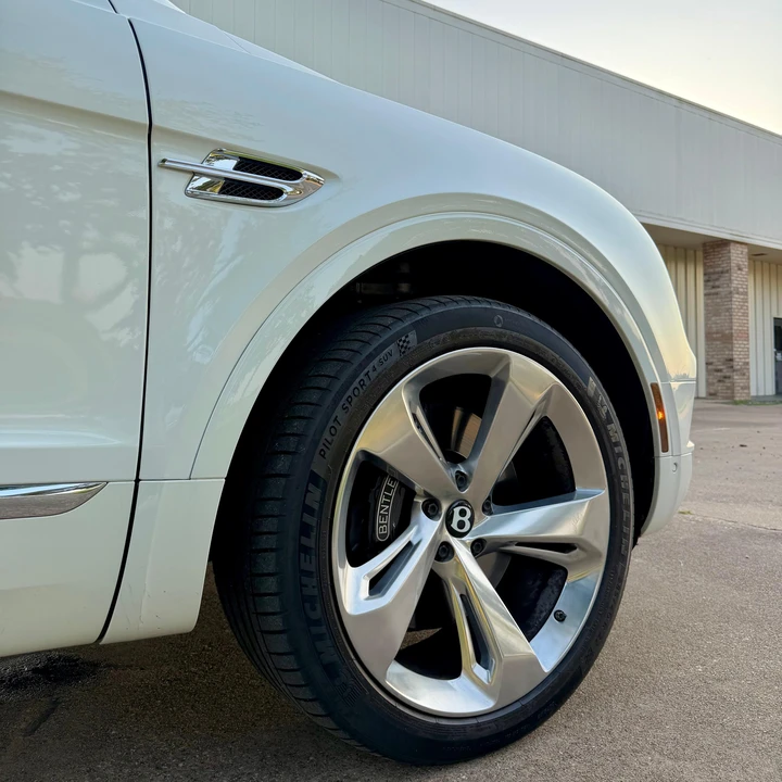 2017 Bentley Bentayga - Image 20 of 31