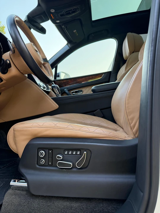 2017 Bentley Bentayga - Image 27 of 31
