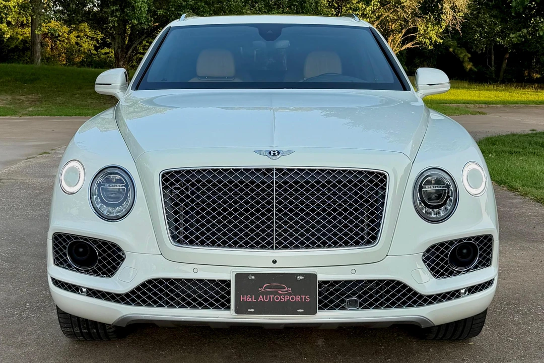 2017 Bentley Bentayga - Image 2 of 31