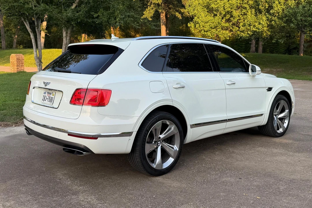 2017 Bentley Bentayga - Image 4 of 31