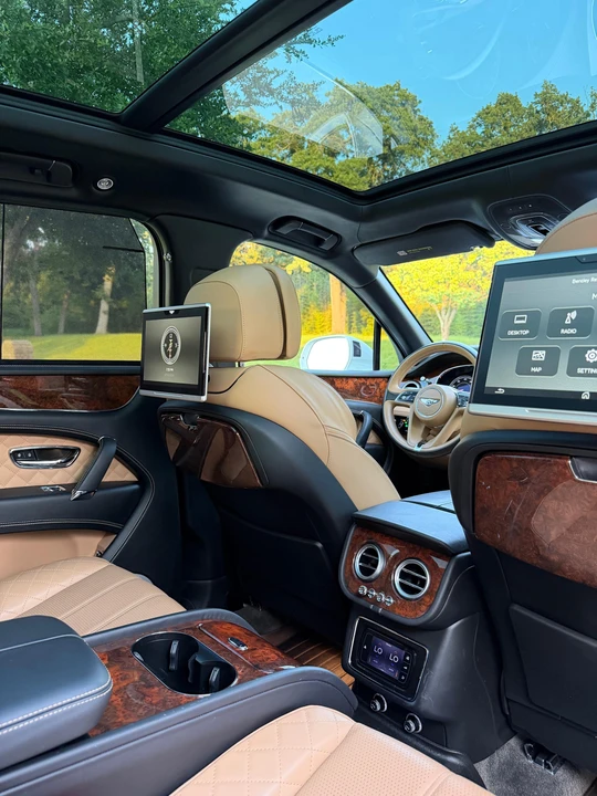 2017 Bentley Bentayga - Image 30 of 31