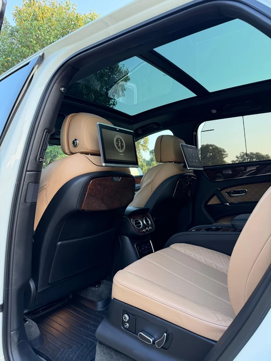 2017 Bentley Bentayga - Image 28 of 31