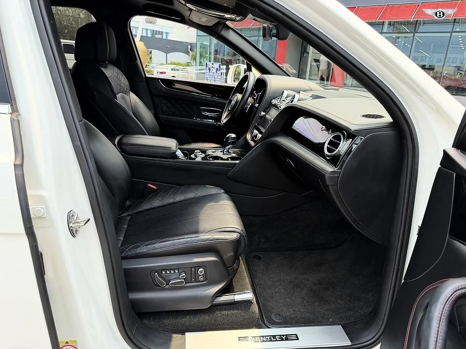 2017 Bentley Bentayga - Image 18 of 31