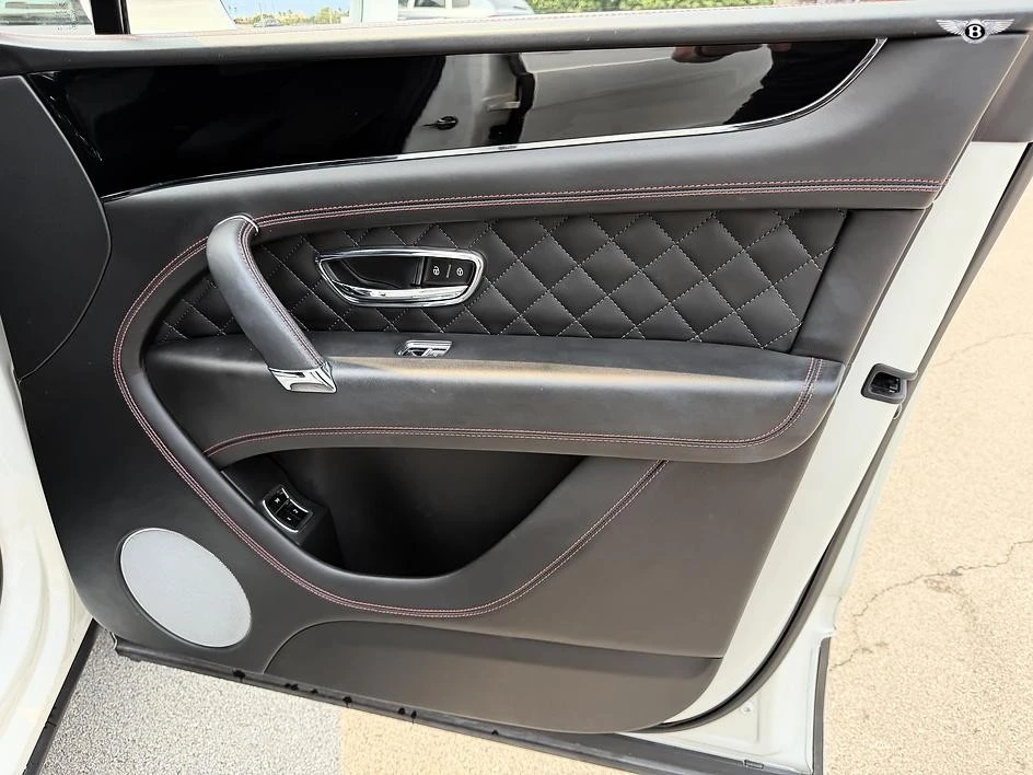 2017 Bentley Bentayga - Image 16 of 31