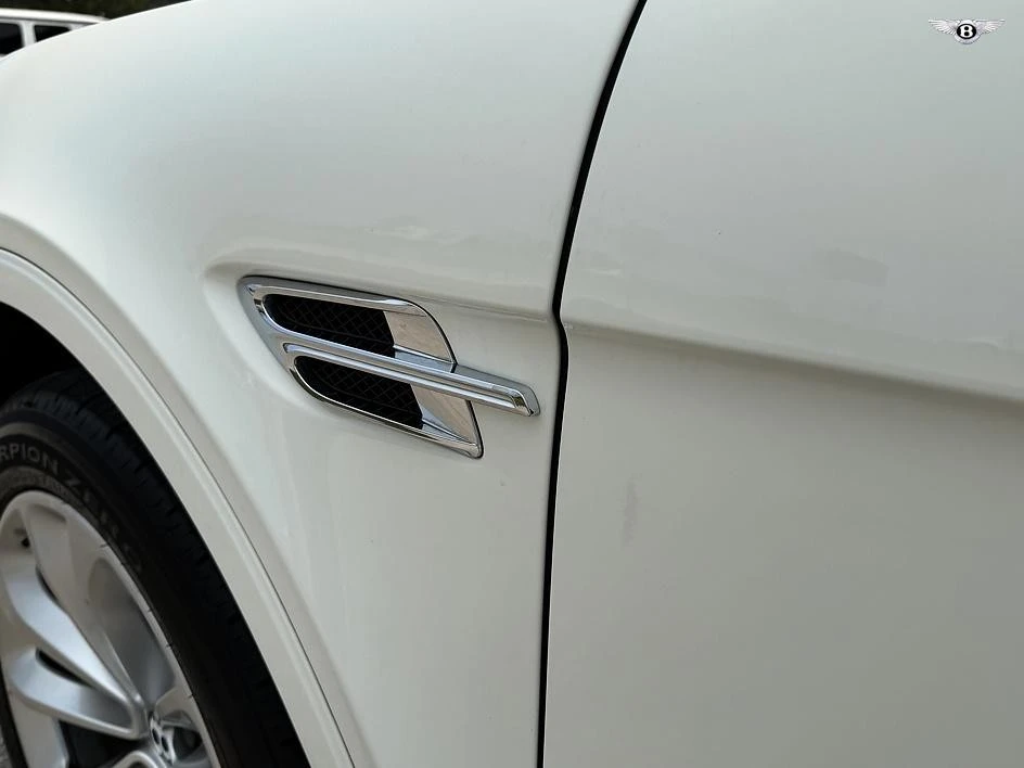 2017 Bentley Bentayga - Image 26 of 31