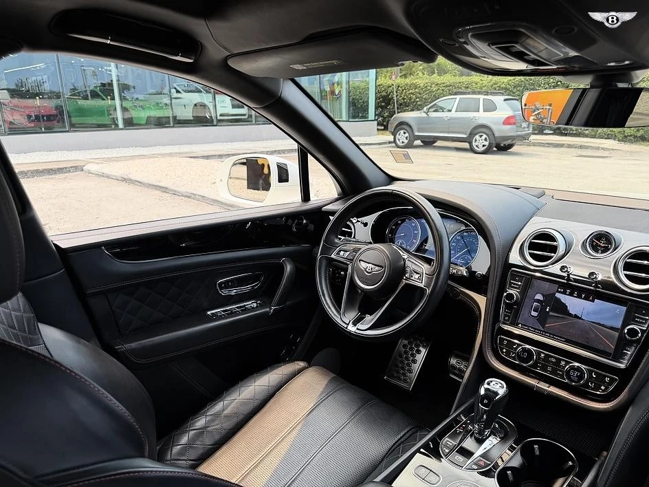 2017 Bentley Bentayga - Image 29 of 31