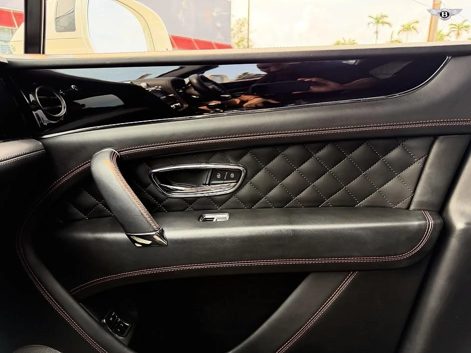 2017 Bentley Bentayga - Image 25 of 31
