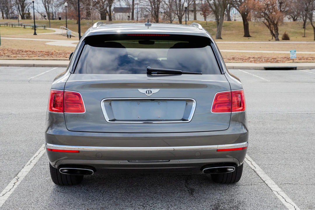 2017 Bentley Bentayga - Image 8 of 31