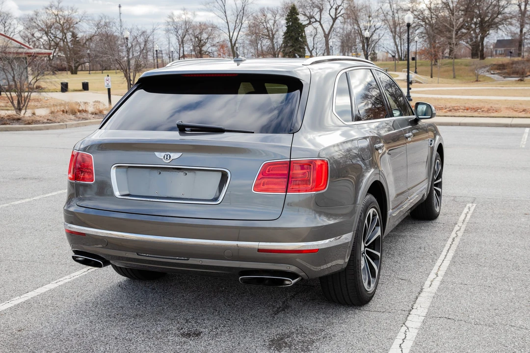 2017 Bentley Bentayga - Image 9 of 31