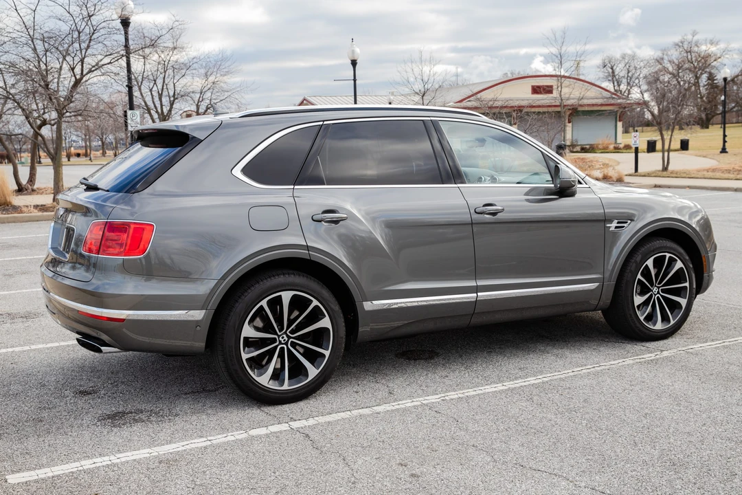 2017 Bentley Bentayga - Image 11 of 31