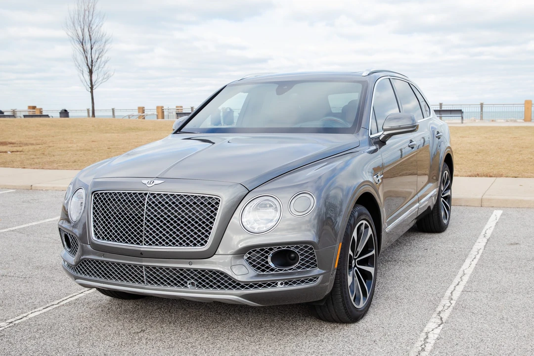 2017 Bentley Bentayga - Image 2 of 31