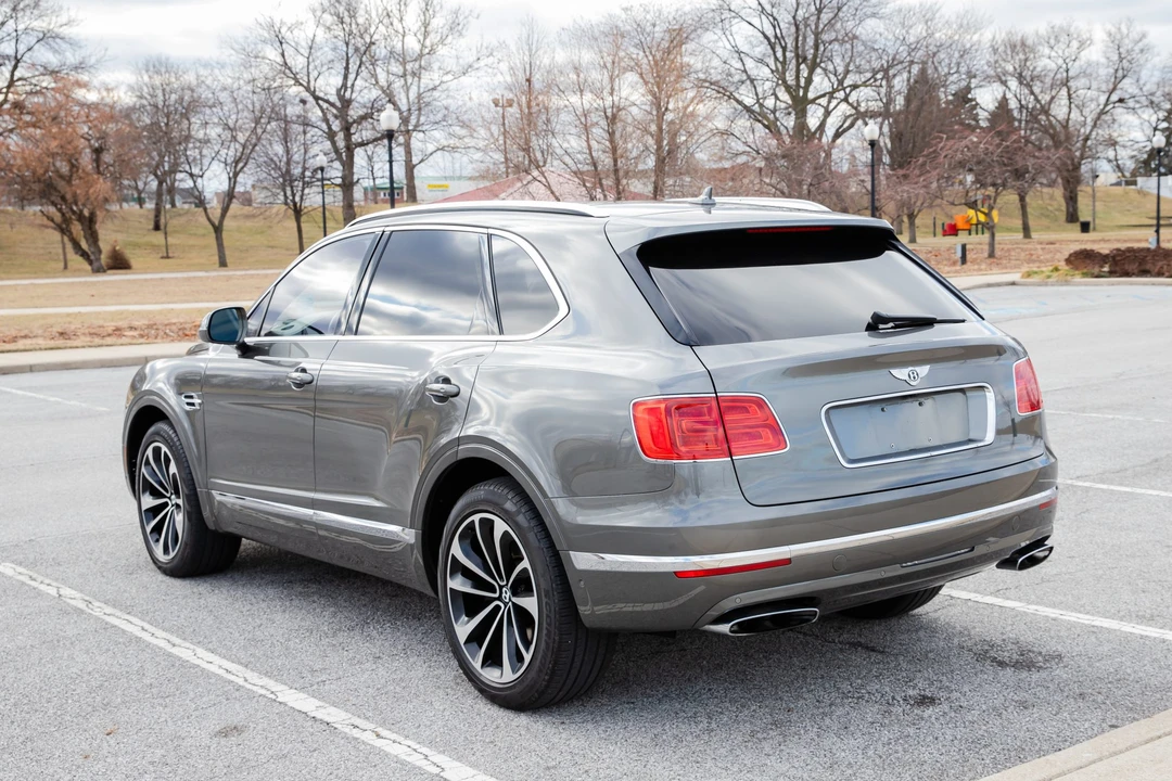 2017 Bentley Bentayga - Image 7 of 31