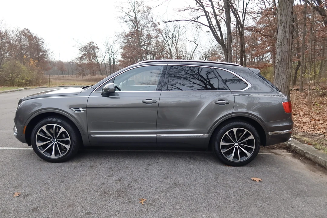 2017 Bentley Bentayga - Image 27 of 31