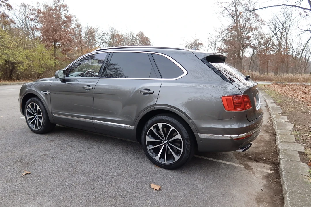 2017 Bentley Bentayga - Image 28 of 31