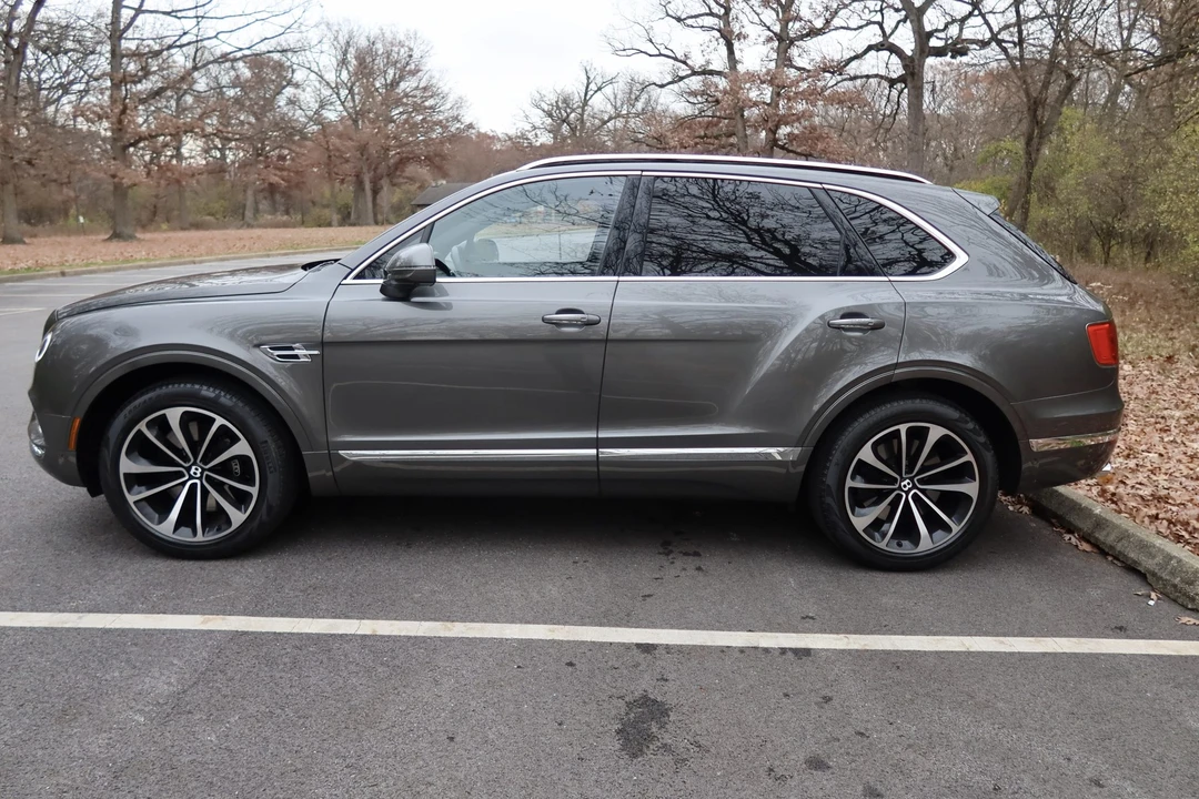 2017 Bentley Bentayga - Image 24 of 31