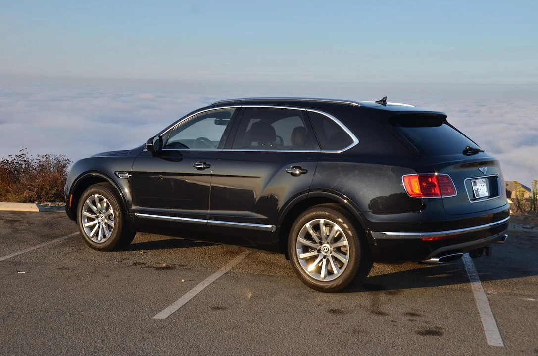 2017 Bentley Bentayga - Image 7 of 31