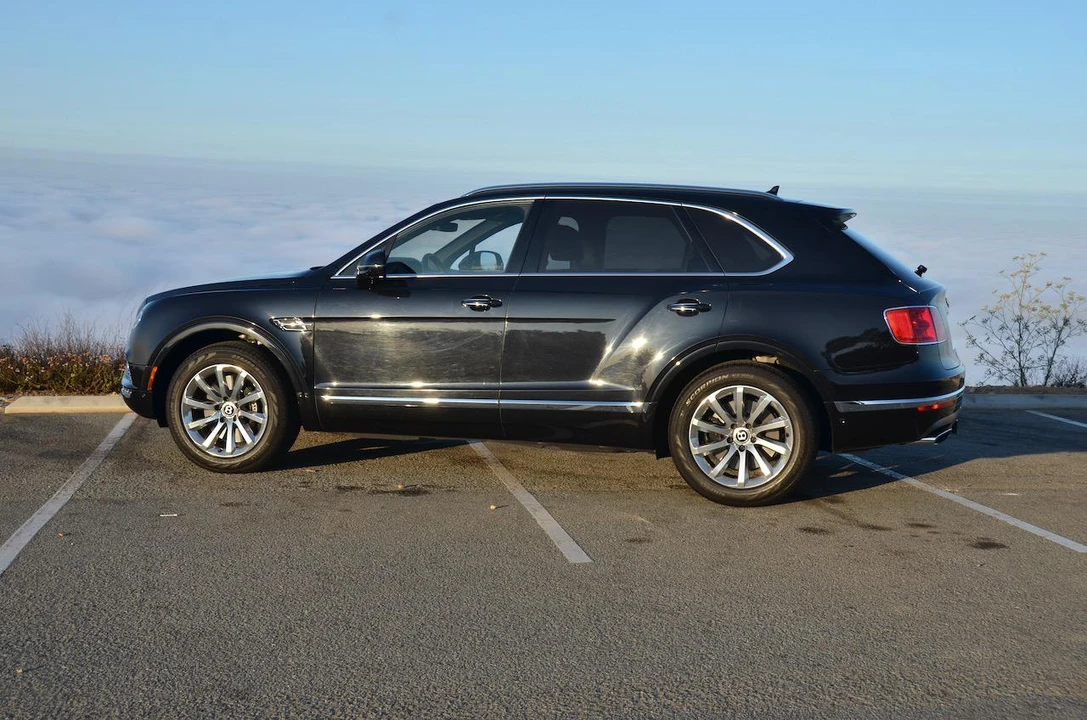 2017 Bentley Bentayga - Image 11 of 31